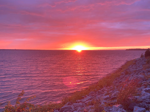 Britannia beach sunset, sunset lookouts in Ottawa, date ideas in Ottawa, Ottawa summer dates, bucket list lookout views in Ottawa