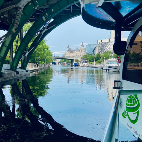 Tour the Rideau Canal in Ottawa with Ottawa Boat Cruise, Tourist activities in Ottawa that you can't miss, what to do in Ottawa in summer & fall, boat tour Ottawa River, top things to do in Ottawa, what to do when you visit Ottawa