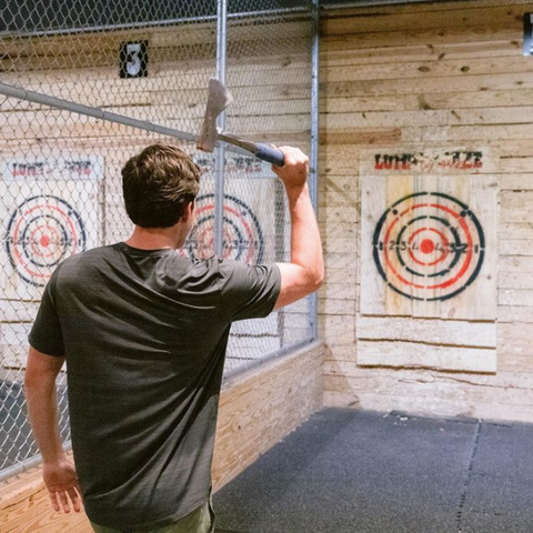 Lumberjaxe axe throwing experience in Ottawa, Ottawa holiday gift guide of experiences, best experiences to gift men, gift ideas for him, top experiences to gift, experience gift ideas for minimalists, gifts to spend time together, gift ideas for the person who has everything, Ottawa experiences that make great gifts, fun experiences to gift, experience gift ideas for him