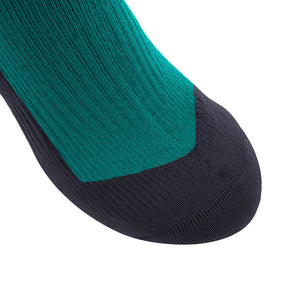 sealskinz hiking mid knee socks