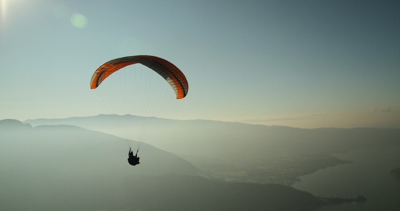 parachute dans le ciel - Rêver de Parachute