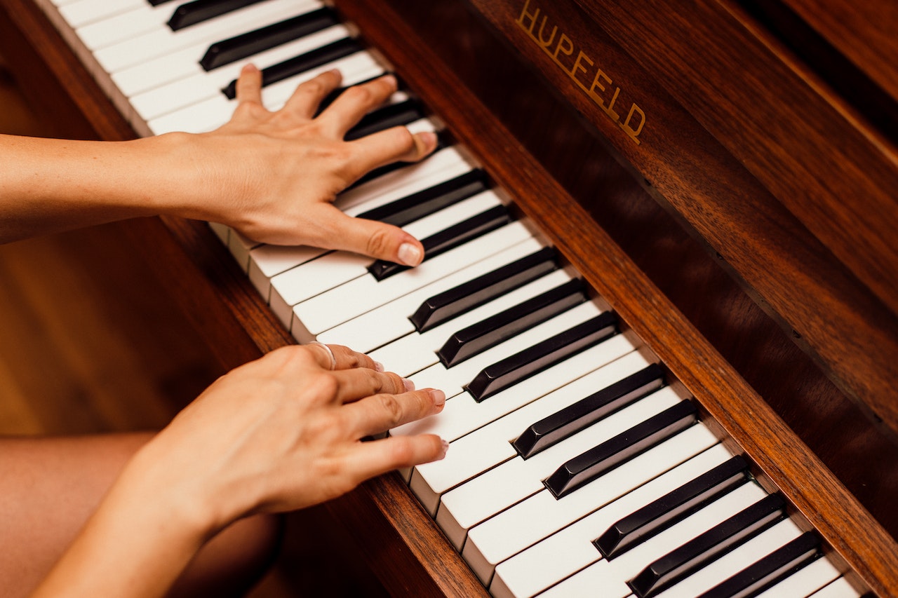 personne qui joue au piano - Rêver de Piano