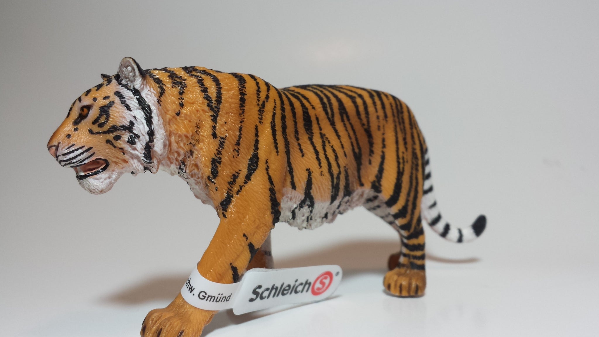 schleich tiger toy figure