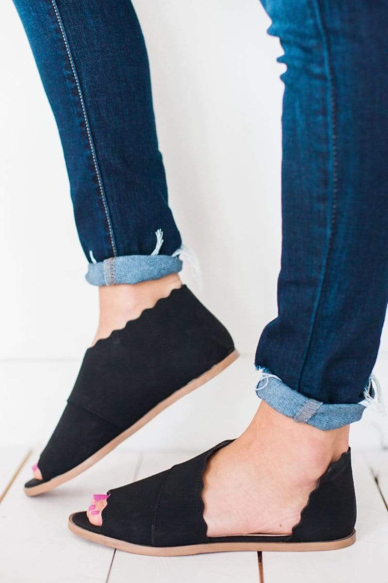 Scalloped Peep Toe Flats Black – Lucy 