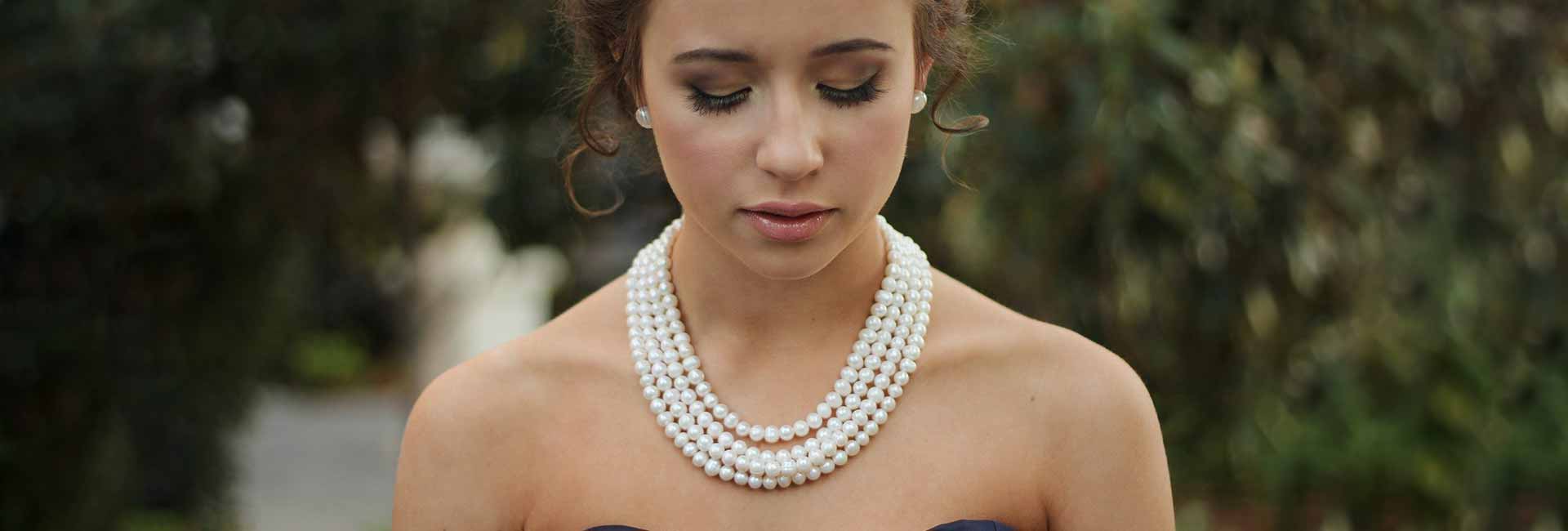 grand collier de perle avec boucles d'oreilles