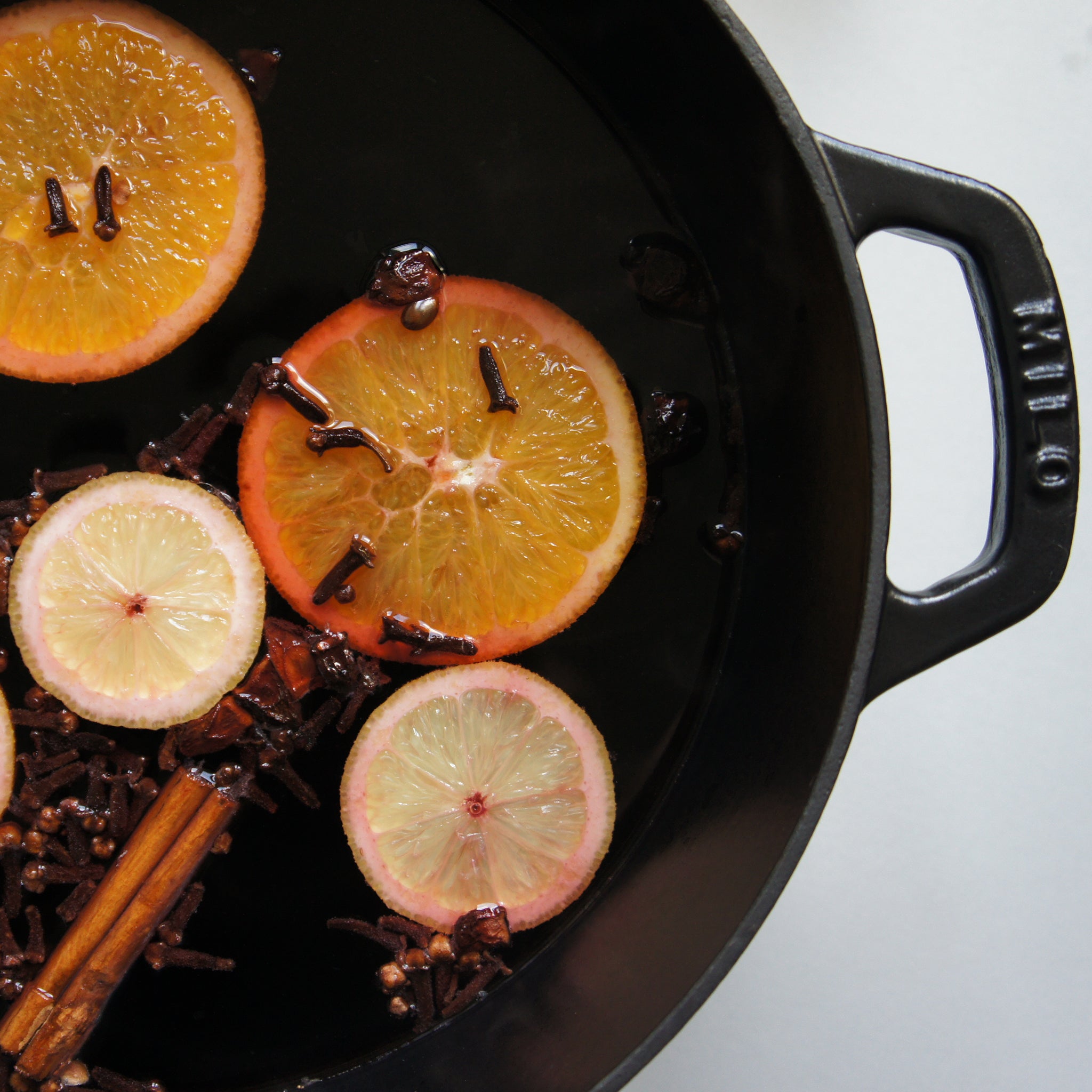 classic mulled wine in dutch oven