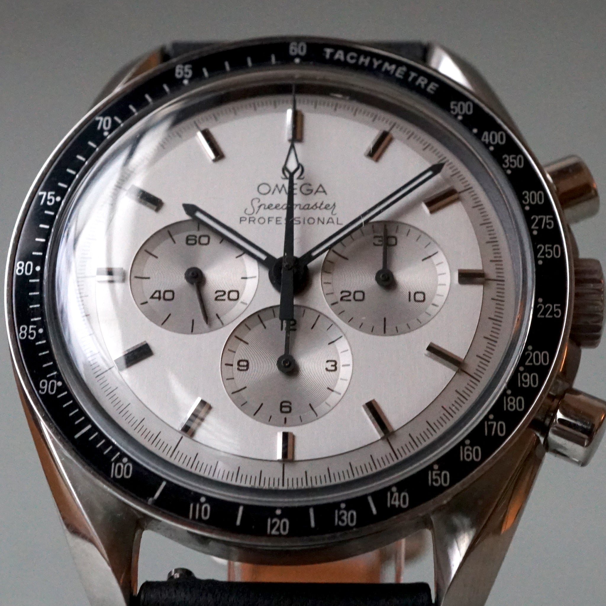 omega speedmaster silver dial