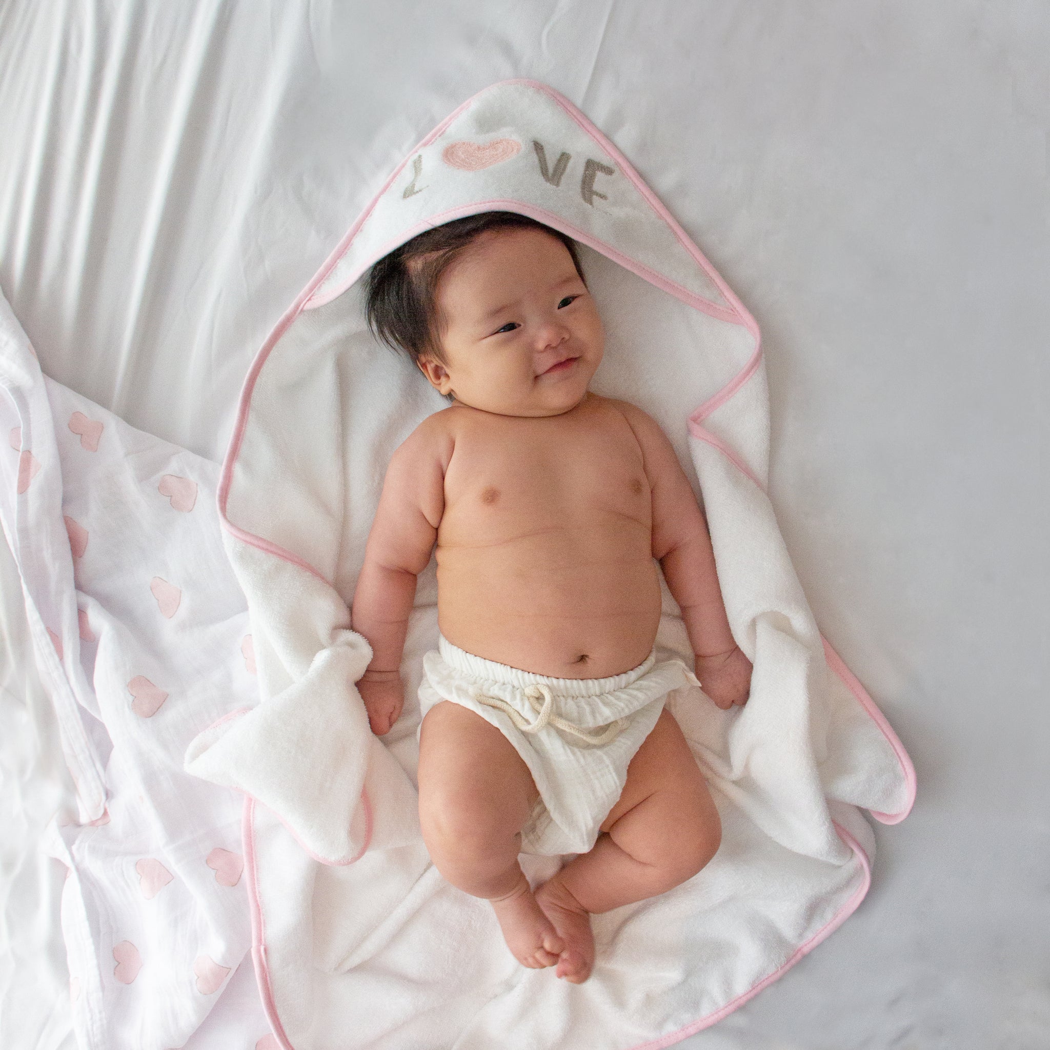 Your Bath Time Baby Checklist: 8 Essentials to Make Bathing Fun and Ea –  Living Textiles Co