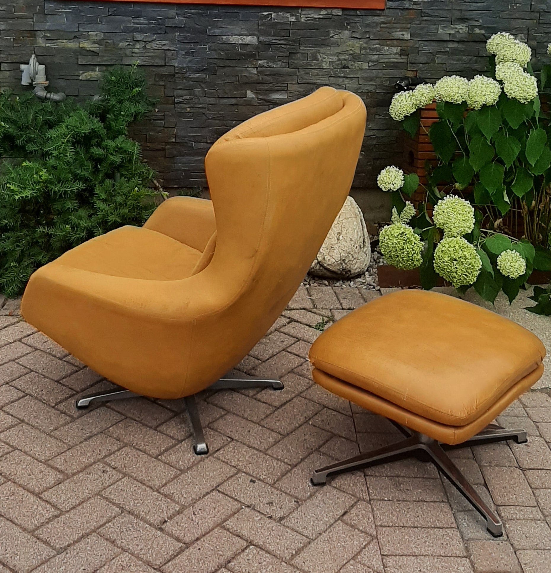 overman lounge chair and ottoman