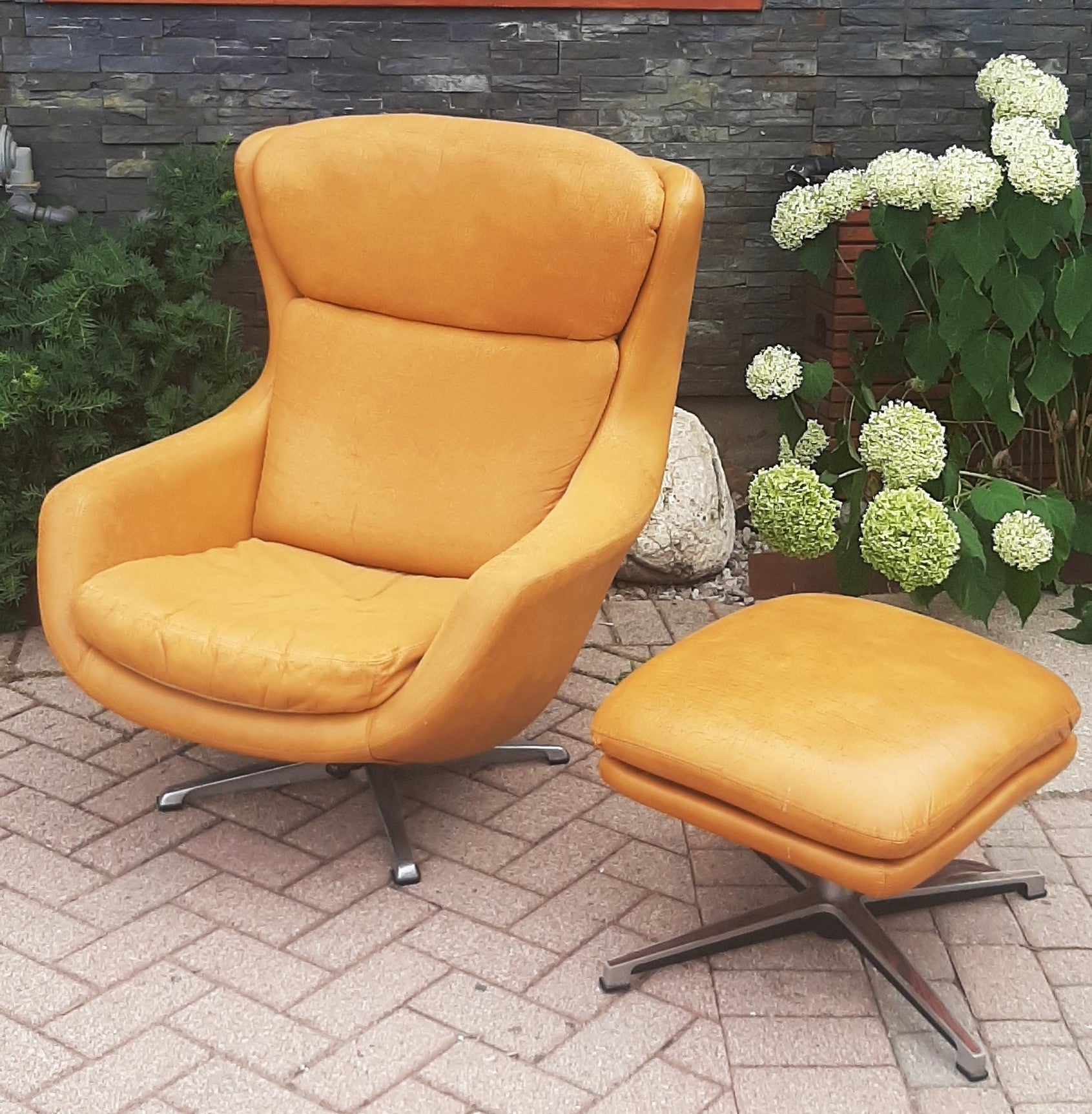 overman lounge chair and ottoman