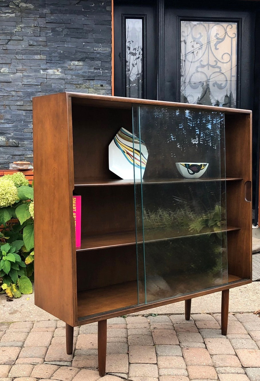 Mcm Ash Walnut Bookcase Display With Glass Doors Like New 40 5