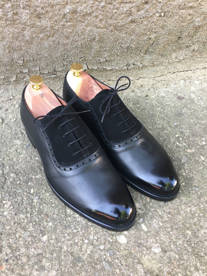 classic black oxford shoes