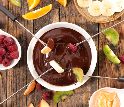 chocolate fondue with fruits 