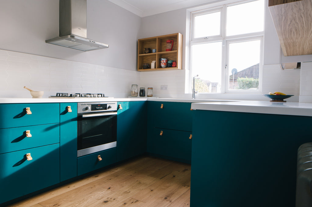 Completely flat smooth front kitchen doors