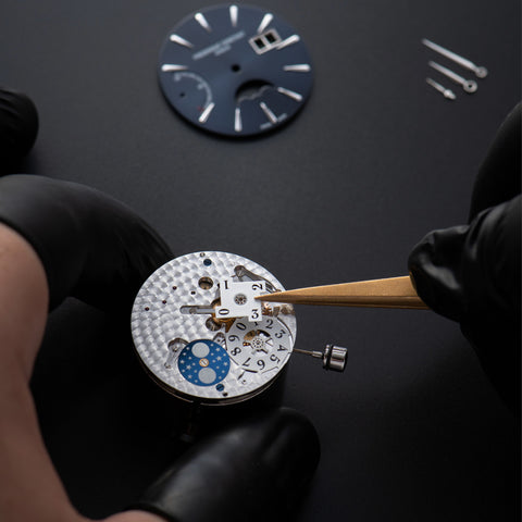 frederique-constant-watch-manufacture-classic-power-reserve-big-date-details