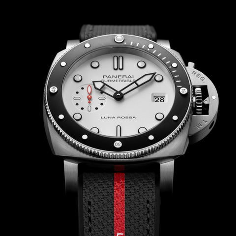 The new Submersible Luna Rossa PAM01579
