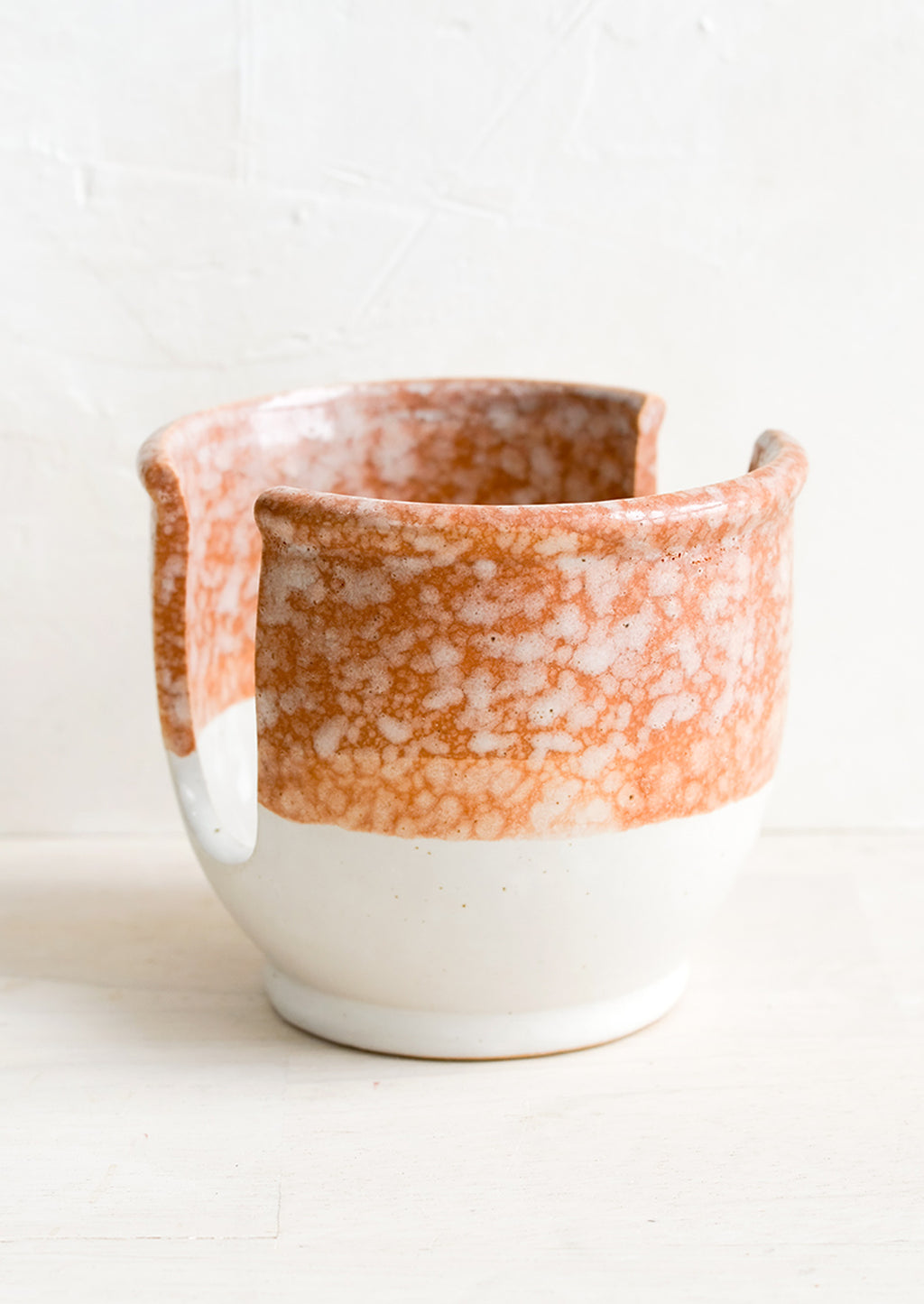 Mojave: A ceramic kitchen sponge holder in rust & white.