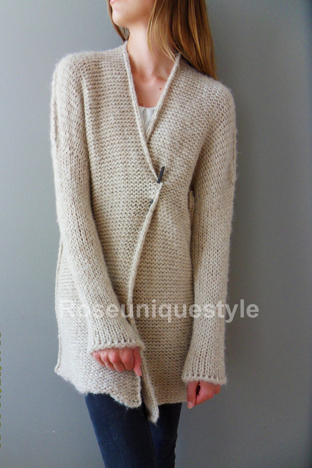Chunky knit Cream/Beige women knit cardigan.