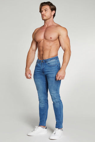 https://cdn.shopify.com/s/files/1/0126/8731/0907/files/best_jeans_for_inverted_triangle_body_shape_480x480.jpg?v=1666753239