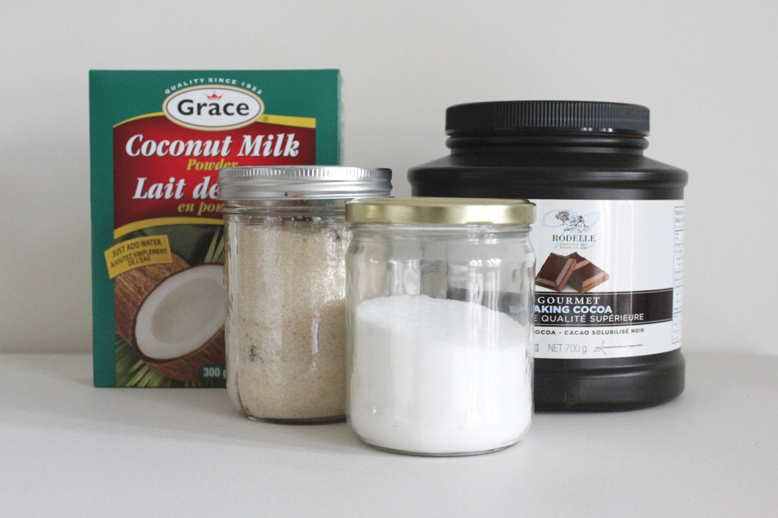 HOT CHOCOLATE /// dairy and refined sugar free hot chocolate powder from www.janerichmond.com