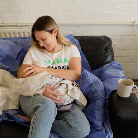 Breastfeeding break - behind the scenes of a fashion photo shoot by NINE+QUARTER Maternity & Breastfeeding clothes