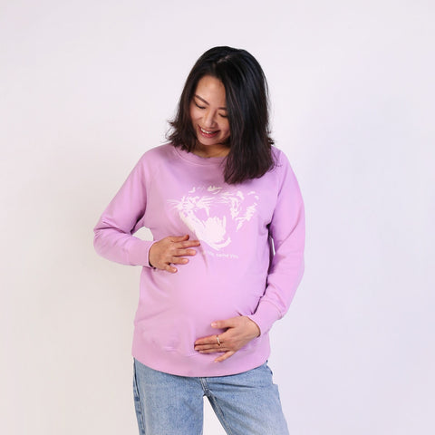 Our Roar maternity and breastfeeding sweatshirt in lilac organic cotton will leave you feeling fierce and on-trend