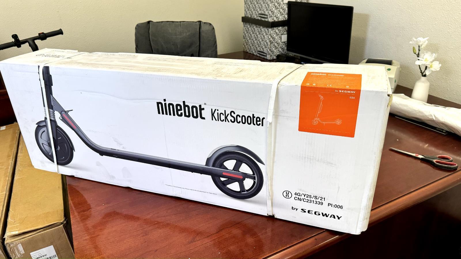 Segway Ninebot - ES4 Foldable Electric Kickscooter - High Performance Bluetooth