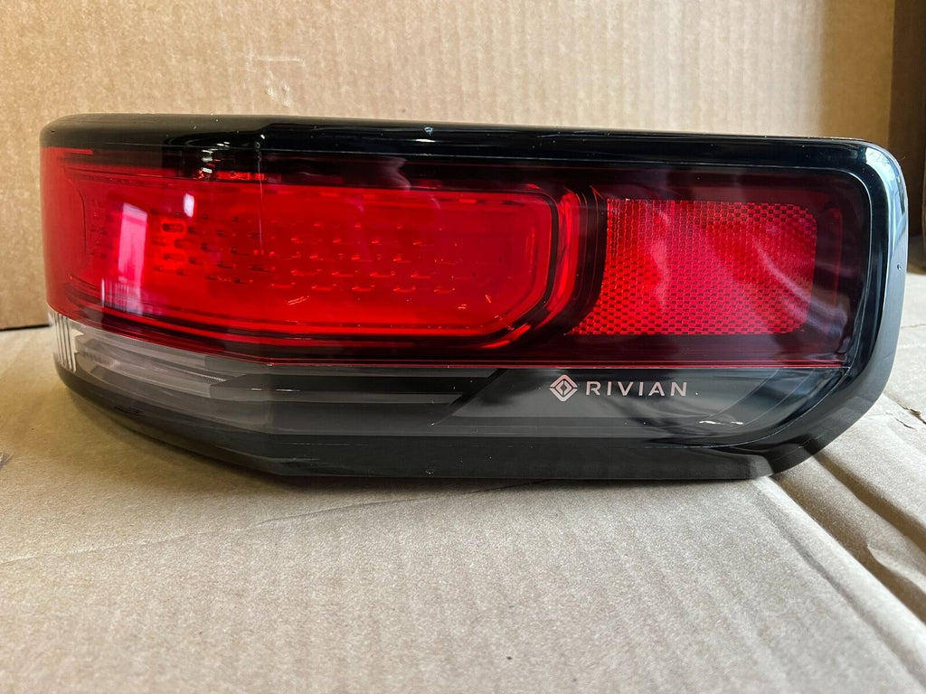 Rivian R1T Rear Tail Gate LED Tail Light Lamp Assembly LH RH CENTER CO