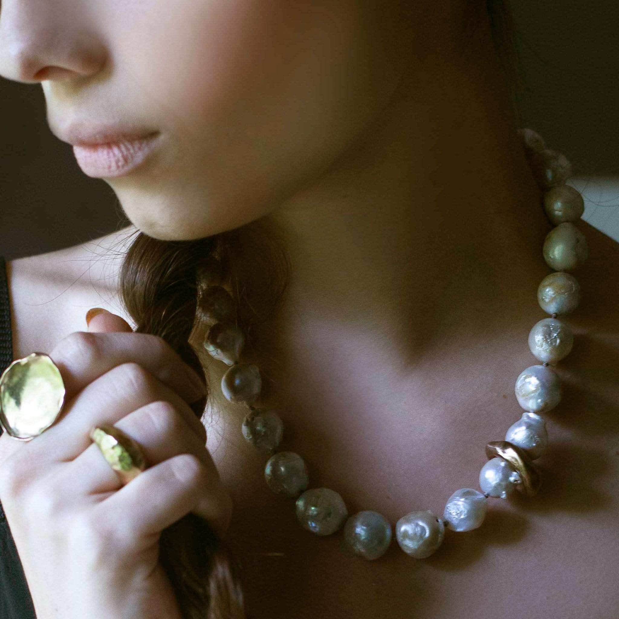 CLOUD PEARL BRONZE NECKLACE