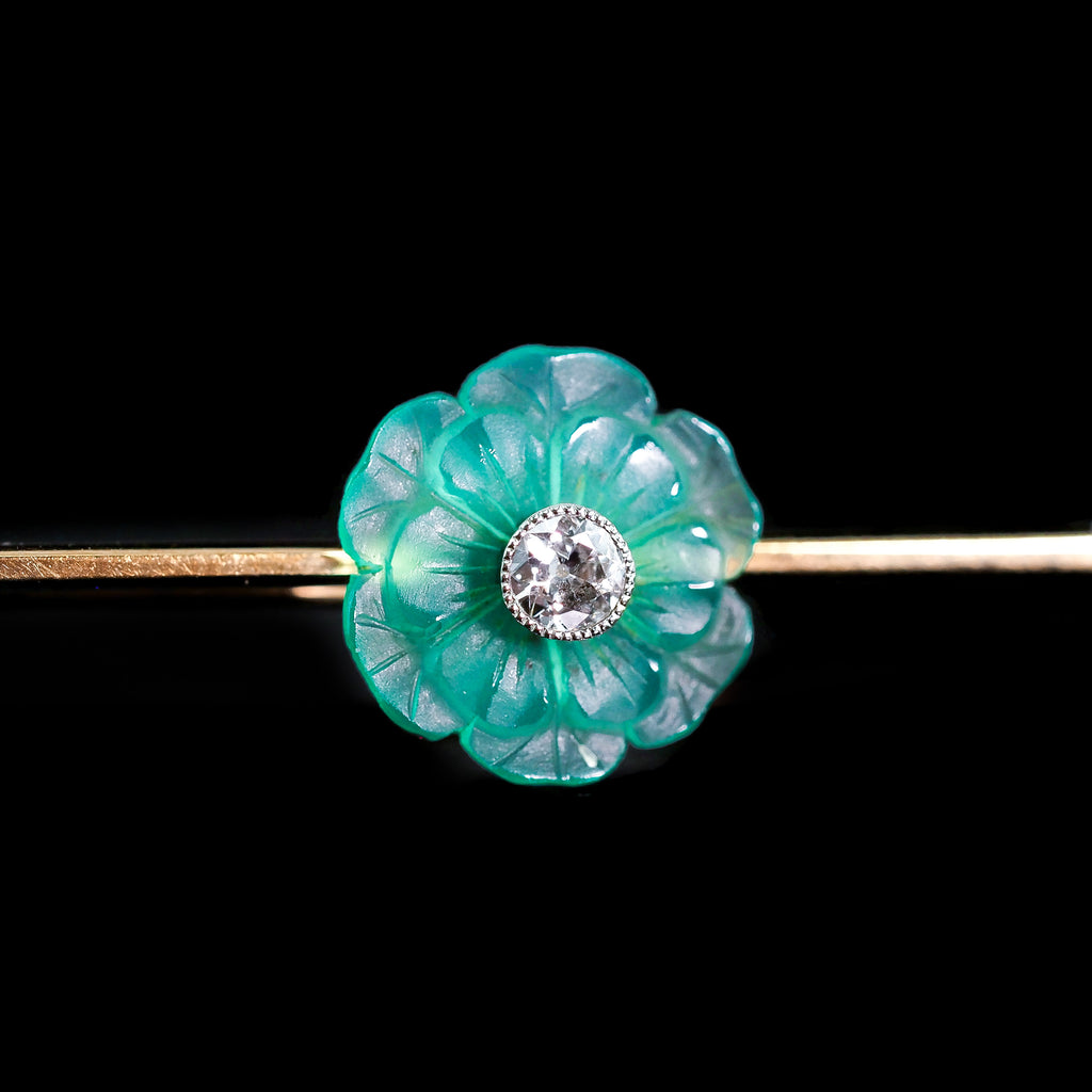 A Spectacular Chalcedony & Diamond 15ct Gold Brooch with Translucent Flower Design - 20th C.