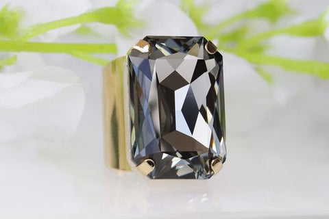 black diamond cocktail ring