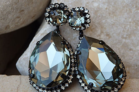 black prom earrings