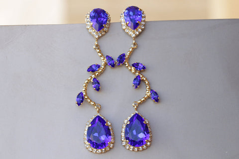 blue sapphire earrings in yellow gold