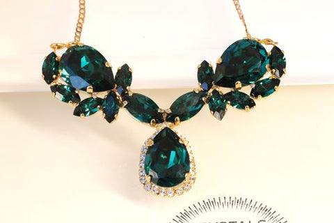 dark green necklace