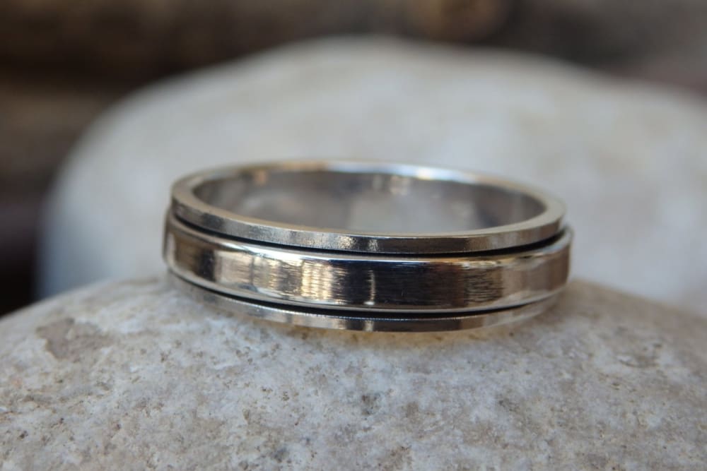 silver band ring womens