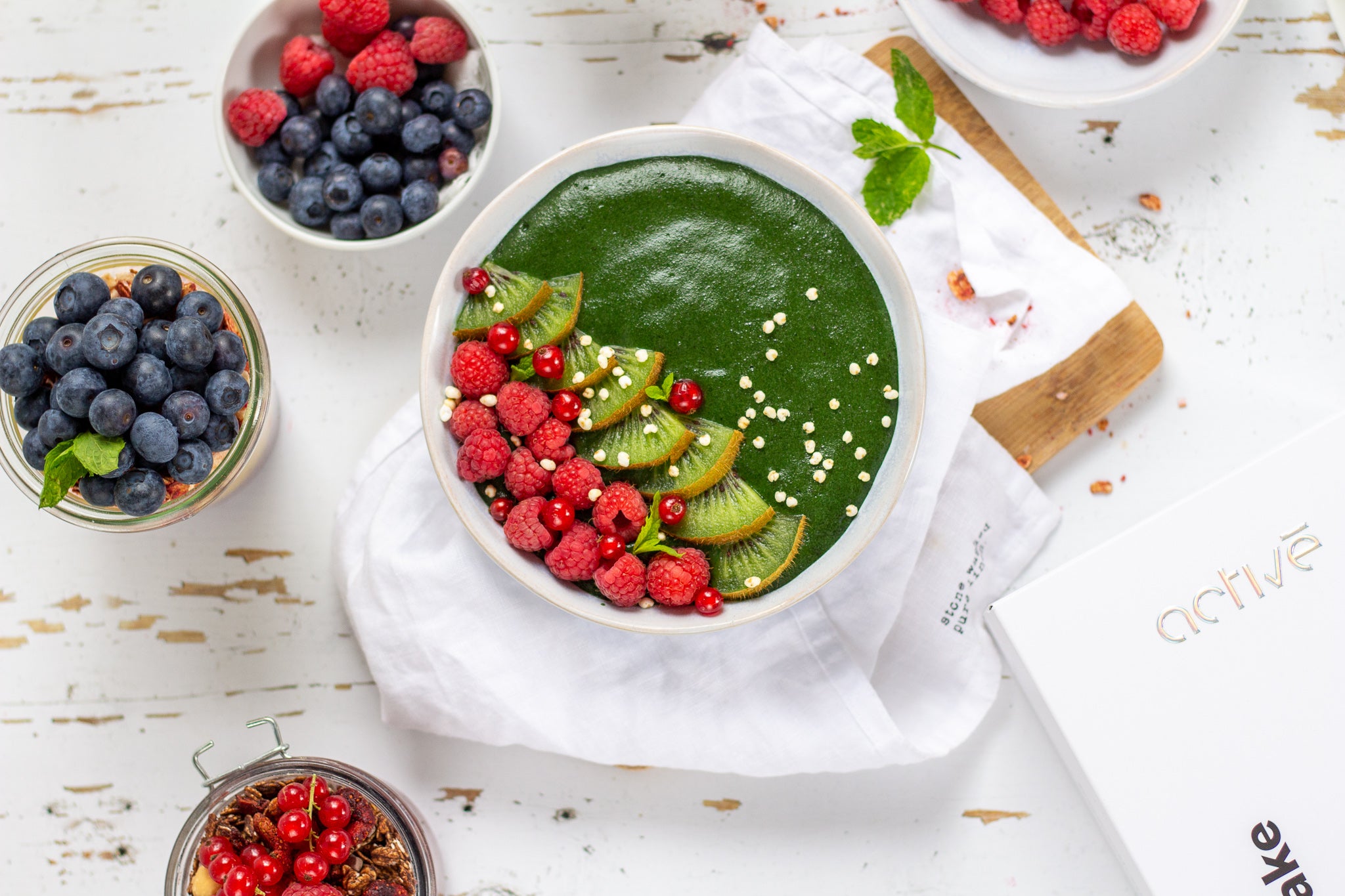 Spenótos-kiwis zöld smoothie bowl FiberShake-kel