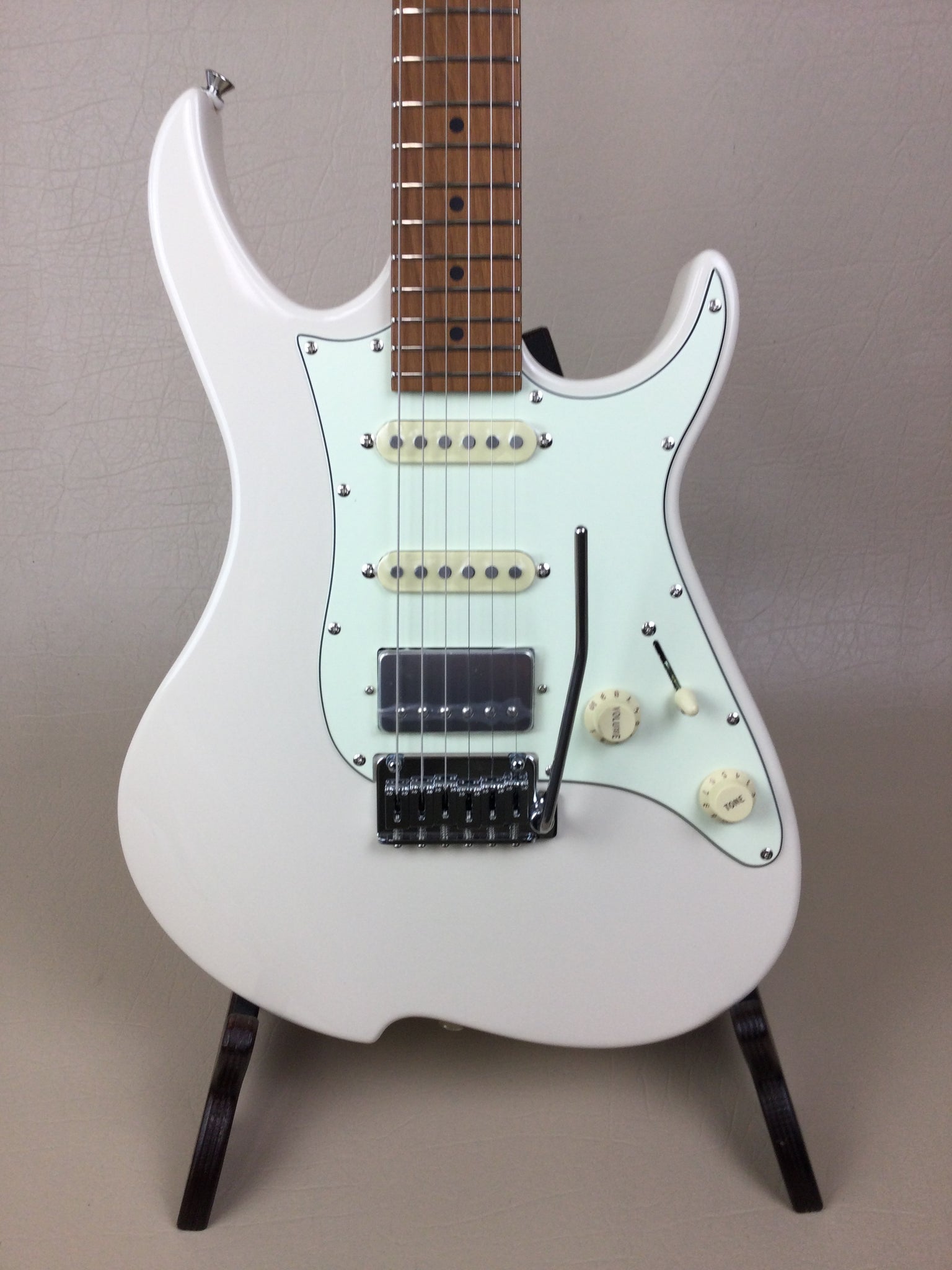 Vola OZ RMN v3 Vintage White (w/ Vola Deluxe Gig Bag)