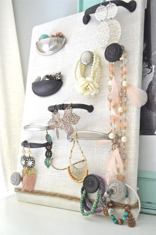 7 Lovely DIY Ways to Organize Your Jewelry