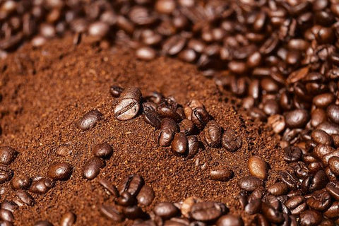 5 techniques pour moudre le café sans moulin