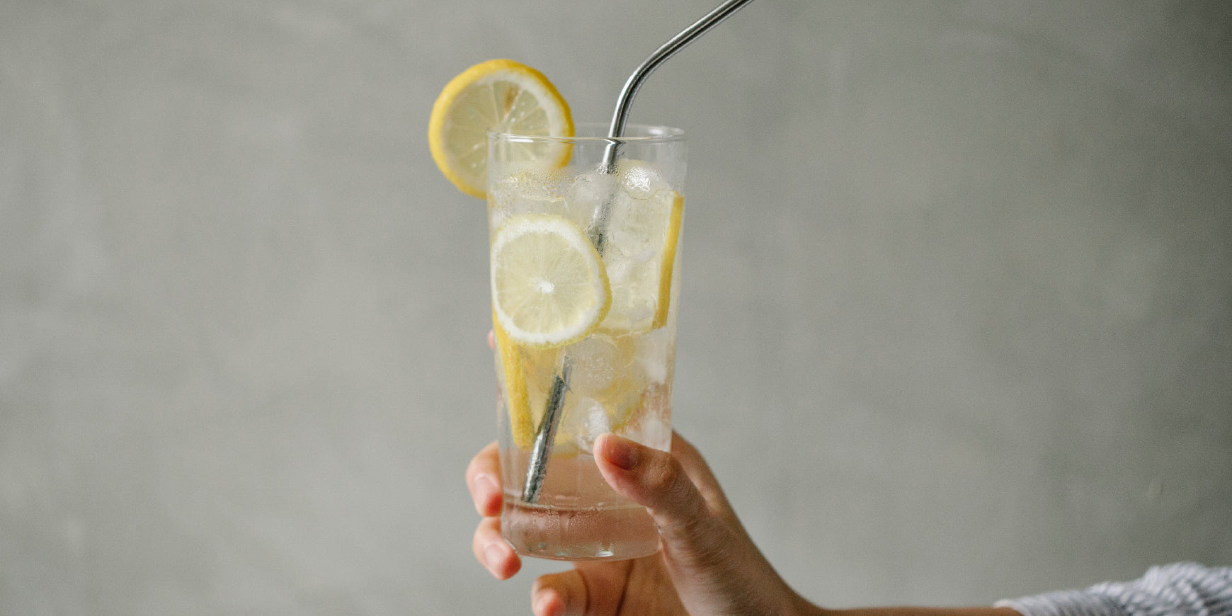 Iced water with lemon slices and a straw