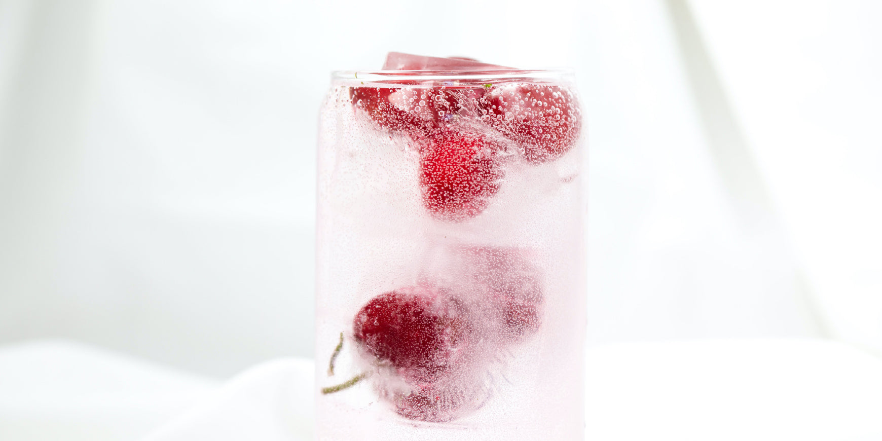 Fizzy drink with cherries