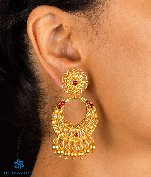 Abharan Jewellers - This pair of exquisitely carved temple jhumkas will  perfectly complement your traditional attire on that special occasion  that's coming up. SHOP using link: https://www.abharan.com/collections/Gold%20Studs/U998871  #antique ...