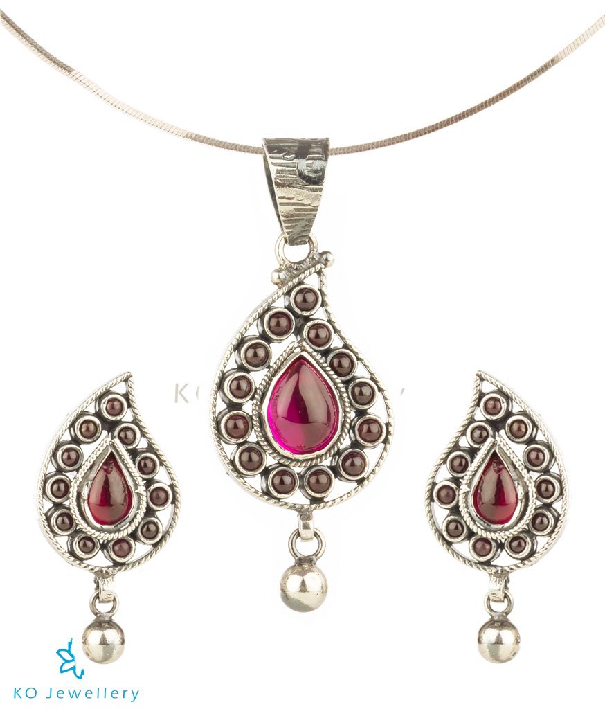 The Shobita Silver Paisley Pendant Set 