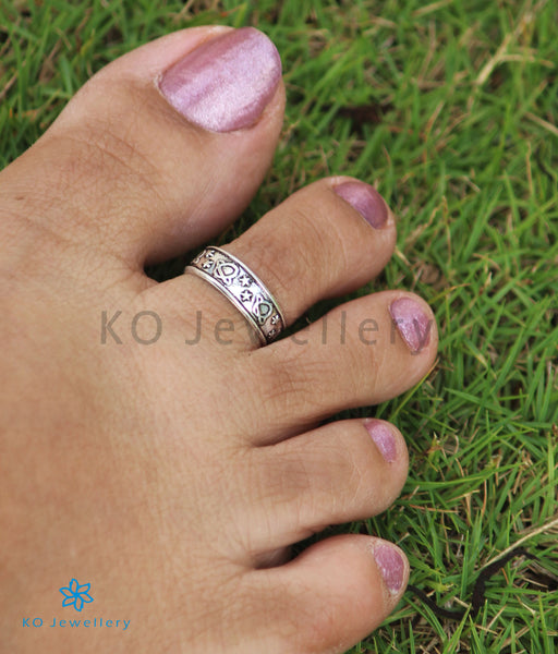 Buy Elegant Double Cubic Pattern Silver Toe Rings | GRT Jewellers