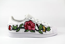 stan smith con fiori ricamati