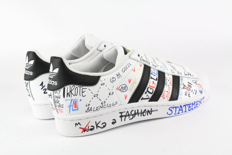 adidas superstar con scritte