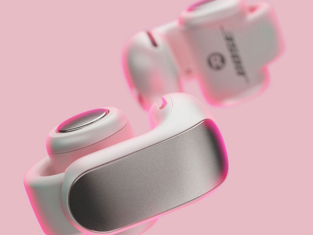 Bose Ultra Open Earbuds 採用柔軟的接合處和輕盈舒適的設計