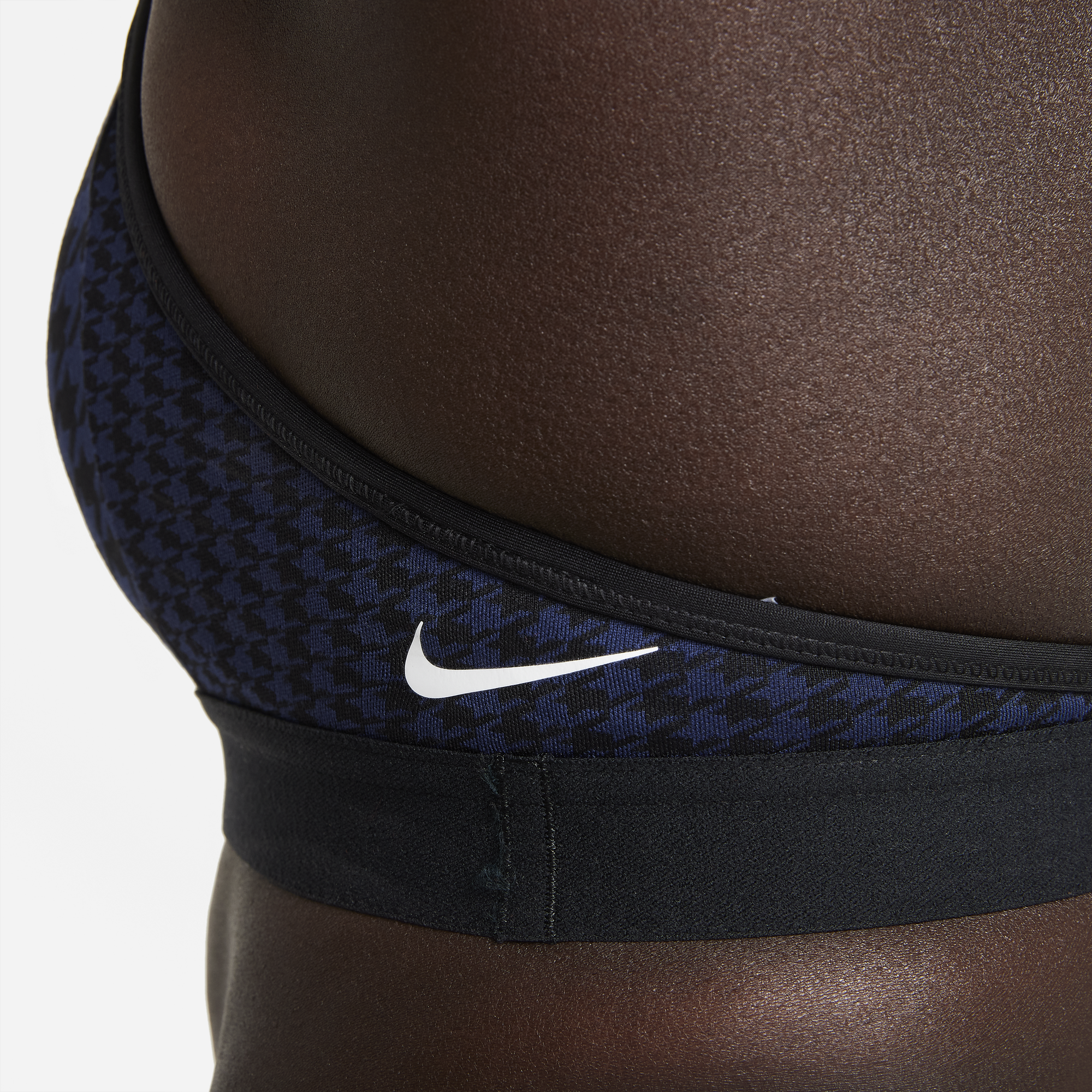 Nike Swoosh Icon Clash Women's Sports Bra (Midnight Navy/Black-White)