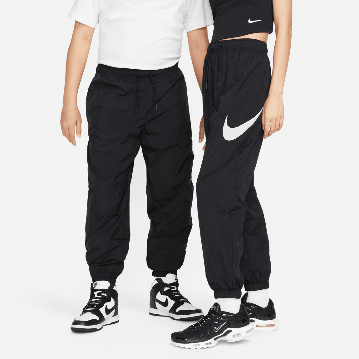 tema sol Inspección Women's Nike Sportswear Essential Mid-Rise Trousers (Black/White) – Centre