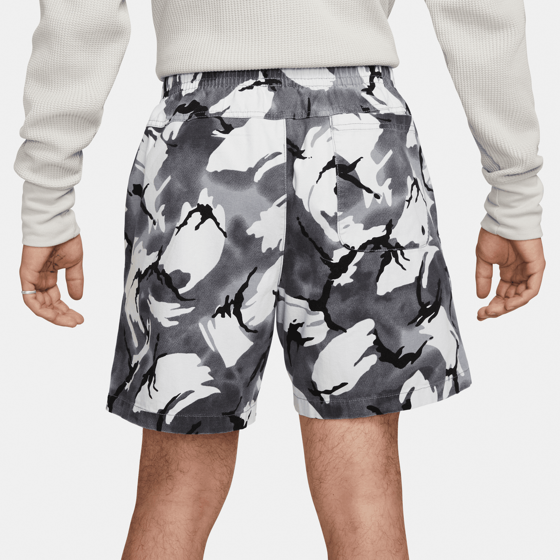 Nike Club Woven Camo Shorts (Cool Grey/White) – Centre